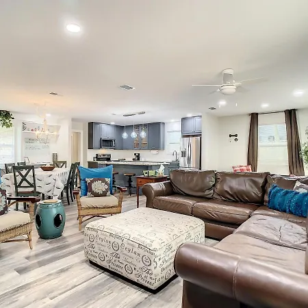 Take A Stroll By The Park - Pet And Family Friendly Vila